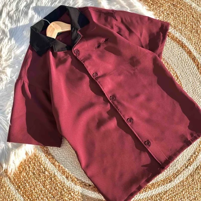 Cotrast collar- Maroon colour