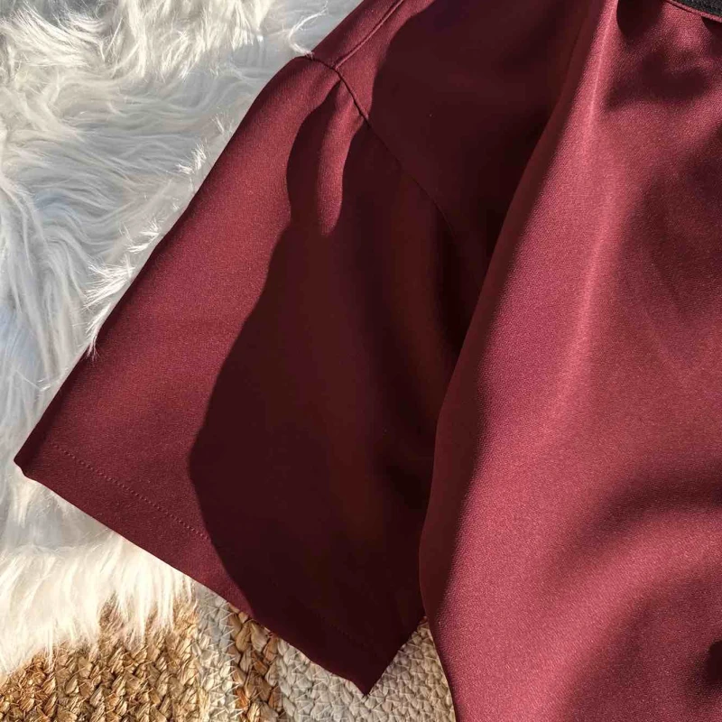 Cotrast collar- Maroon colour